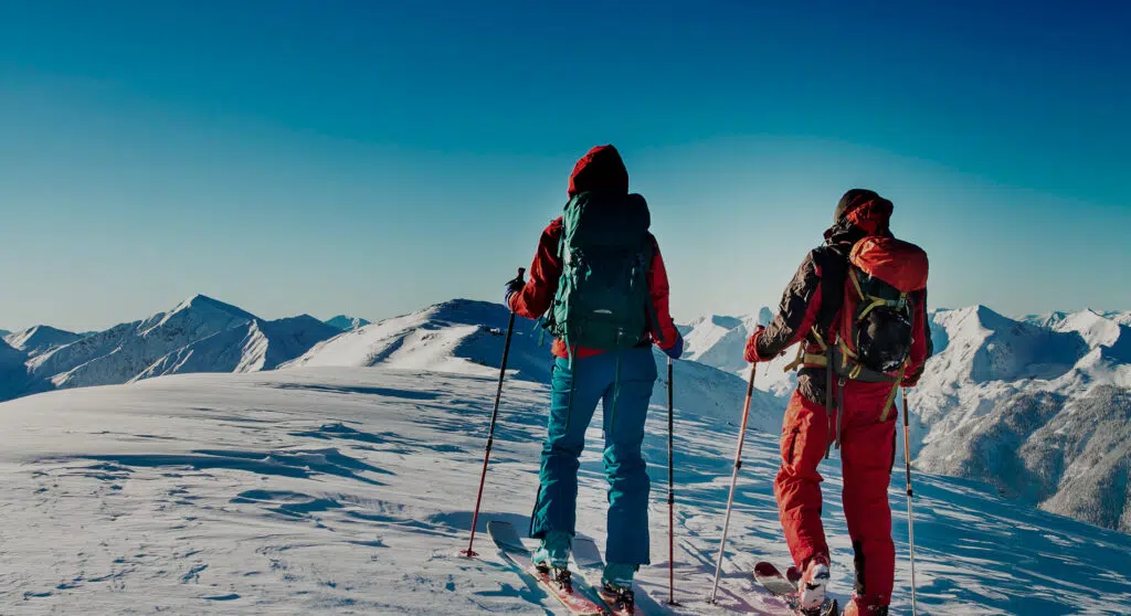 2 skiers take a break on the slopes